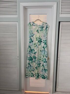 Sleeveless Floral Maxi Dress in White and Green
